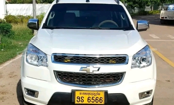 Buy Used Chevrolet TrailBlazer White Car in Vientiane in Vientiane Province Buy Used Chevrolet TrailBlazer White Car in Vientiane in Vientiane Province