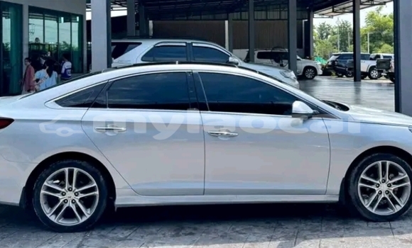 Buy Used Hyundai Sonata White Car in Vientiane in Vientiane Province Buy Used Hyundai Sonata White Car in Vientiane in Vientiane Province