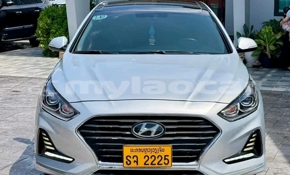 Buy Used Hyundai Sonata White Car in Vientiane in Vientiane Province Buy Used Hyundai Sonata White Car in Vientiane in Vientiane Province