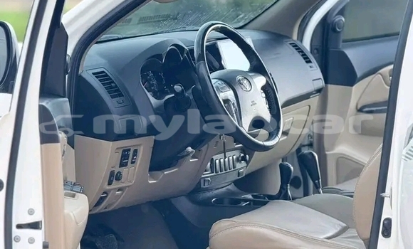 Buy Used Toyota Fortuner White Car in Vientiane in Vientiane Province Buy Used Toyota Fortuner White Car in Vientiane in Vientiane Province