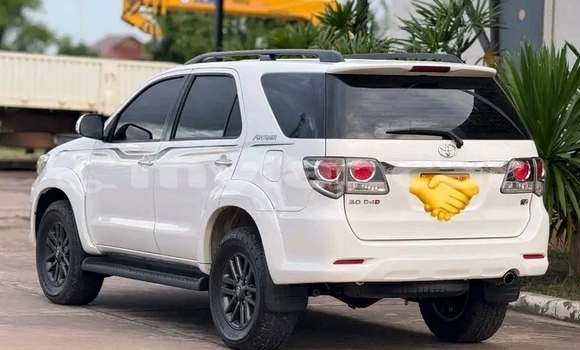 Buy Used Toyota Fortuner White Car in Vientiane in Vientiane Province Buy Used Toyota Fortuner White Car in Vientiane in Vientiane Province