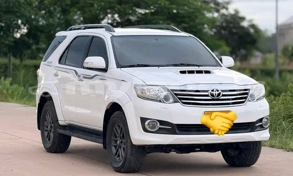 Buy Used Toyota Fortuner White Car in Vientiane in Vientiane Province Buy Used Toyota Fortuner White Car in Vientiane in Vientiane Province