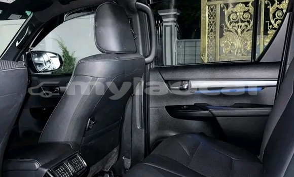 Acheter Occasion Voiture Toyota Hiluxe Revo Noir à Luang Namtha, Luang Namtha Province Acheter Occasion Voiture Toyota Hiluxe Revo Noir à Luang Namtha, Luang Namtha Province