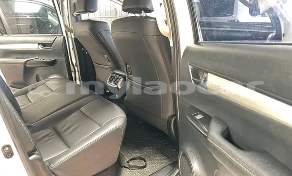 Buy Used Toyota Hilux White Car in Vientiane in Vientiane Province Buy Used Toyota Hilux White Car in Vientiane in Vientiane Province