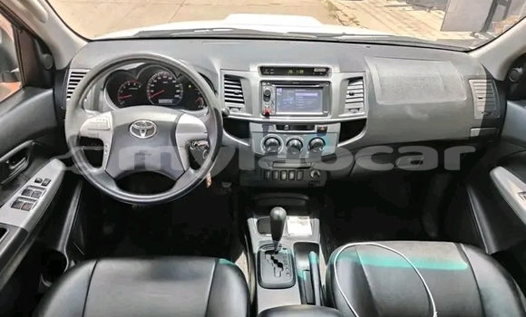 Buy Used Toyota Hilux White Car in Vientiane in Vientiane Province Buy Used Toyota Hilux White Car in Vientiane in Vientiane Province