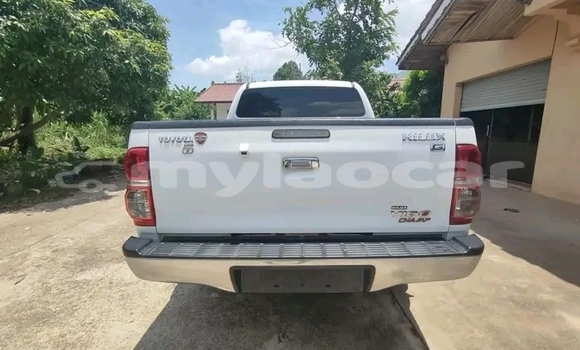 Buy Used Toyota Hilux White Car in Vientiane in Vientiane Province Buy Used Toyota Hilux White Car in Vientiane in Vientiane Province