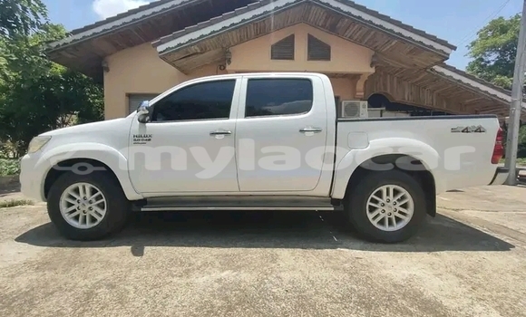 Buy Used Toyota Hilux White Car in Vientiane in Vientiane Province Buy Used Toyota Hilux White Car in Vientiane in Vientiane Province