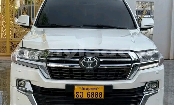 Buy Used Toyota Land Cruiser White Car in Vientiane in Vientiane Province Buy Used Toyota Land Cruiser White Car in Vientiane in Vientiane Province