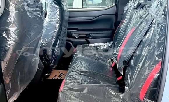 Buy Used Ford Ranger (North America) White Car in Luang Prabang in Louangphabang Province Buy Used Ford Ranger (North America) White Car in Luang Prabang in Louangphabang Province