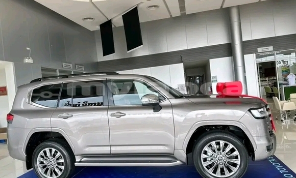 Buy Used Toyota Land Cruiser Other Car in Vientiane in Vientiane Province Buy Used Toyota Land Cruiser Other Car in Vientiane in Vientiane Province