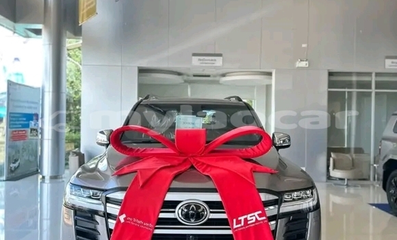 Buy Used Toyota Land Cruiser Other Car in Vientiane in Vientiane Province Buy Used Toyota Land Cruiser Other Car in Vientiane in Vientiane Province