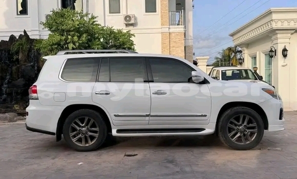 Buy Used Lexus LX 570 White Car in Vientiane in Vientiane Province Buy Used Lexus LX 570 White Car in Vientiane in Vientiane Province