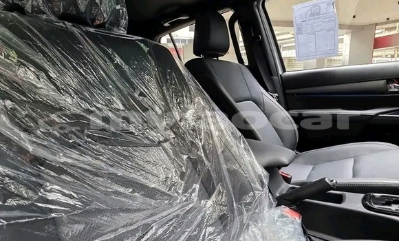 Buy Used Toyota Hilux Surf White Car in Vientiane in Vientiane Province Buy Used Toyota Hilux Surf White Car in Vientiane in Vientiane Province