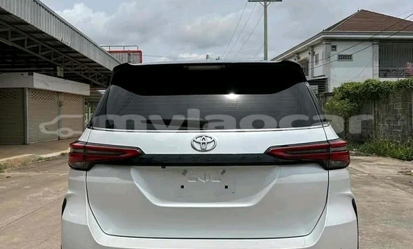 Buy Used Toyota Fortuner White Car in Import - Dubai in Attapeu Province Buy Used Toyota Fortuner White Car in Import - Dubai in Attapeu Province