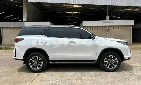 Buy Used Toyota Fortuner White Car in Import - Dubai in Attapeu Province Buy Used Toyota Fortuner White Car in Import - Dubai in Attapeu Province