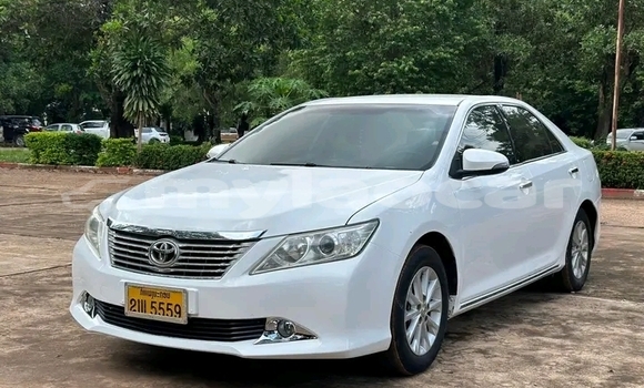 Buy Used Toyota Camry White Car in Thakhek in Khammouan Province Buy Used Toyota Camry White Car in Thakhek in Khammouan Province