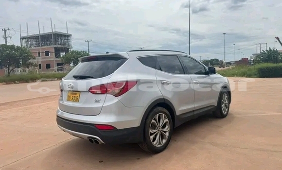 Buy Used Hyundai Santa Fe White Car in Import - Dubai in Attapeu Province Buy Used Hyundai Santa Fe White Car in Import - Dubai in Attapeu Province