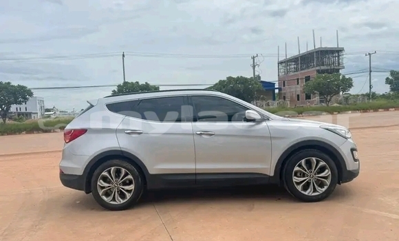 Buy Used Hyundai Santa Fe White Car in Import - Dubai in Attapeu Province Buy Used Hyundai Santa Fe White Car in Import - Dubai in Attapeu Province