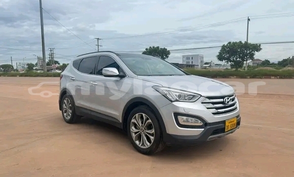Buy Used Hyundai Santa Fe White Car in Import - Dubai in Attapeu Province Buy Used Hyundai Santa Fe White Car in Import - Dubai in Attapeu Province