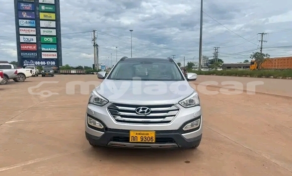 Buy Used Hyundai Santa Fe White Car in Import - Dubai in Attapeu Province Buy Used Hyundai Santa Fe White Car in Import - Dubai in Attapeu Province