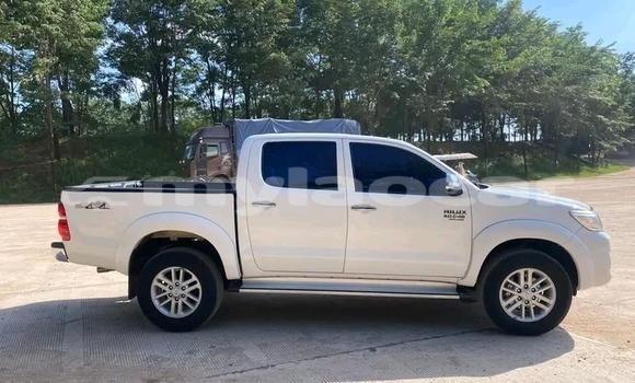 Buy Used Toyota Hilux White Car in Thakhek in Khammouan Province Buy Used Toyota Hilux White Car in Thakhek in Khammouan Province