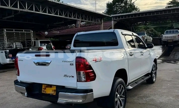 Buy Used Toyota Hiluxe Revo White Car in Vientiane in Vientiane Province Buy Used Toyota Hiluxe Revo White Car in Vientiane in Vientiane Province