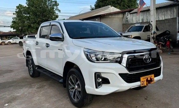 Buy Used Toyota Hiluxe Revo White Car in Vientiane in Vientiane Province Buy Used Toyota Hiluxe Revo White Car in Vientiane in Vientiane Province