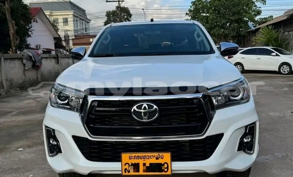 Buy Used Toyota Hiluxe Revo White Car in Vientiane in Vientiane Province Buy Used Toyota Hiluxe Revo White Car in Vientiane in Vientiane Province