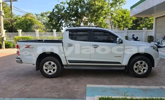 Buy Used Chevrolet Corolado White Car in Vientiane in Vientiane Province