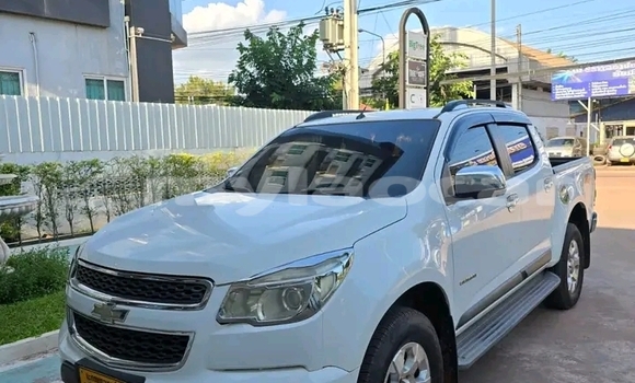 Buy Used Chevrolet Corolado White Car in Vientiane in Vientiane Province Buy Used Chevrolet Corolado White Car in Vientiane in Vientiane Province