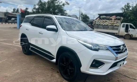 Buy Used Toyota Fortuner White Car in Import - Dubai in Attapeu Province Buy Used Toyota Fortuner White Car in Import - Dubai in Attapeu Province