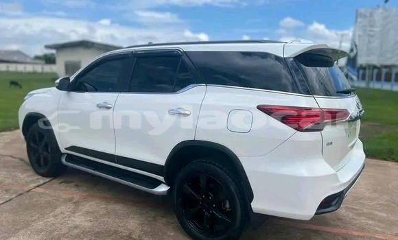 Buy Used Toyota Fortuner White Car in Import - Dubai in Attapeu Province Buy Used Toyota Fortuner White Car in Import - Dubai in Attapeu Province