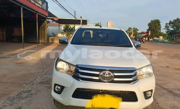 Buy Used Toyota Hilux White Car in Vientiane in Vientiane Province Buy Used Toyota Hilux White Car in Vientiane in Vientiane Province