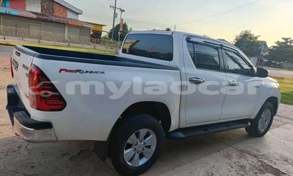 Buy Used Toyota Hilux White Car in Vientiane in Vientiane Province Buy Used Toyota Hilux White Car in Vientiane in Vientiane Province