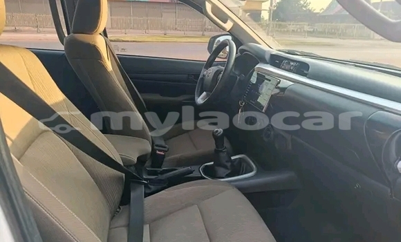 Buy Used Toyota Hilux White Car in Vientiane in Vientiane Province Buy Used Toyota Hilux White Car in Vientiane in Vientiane Province