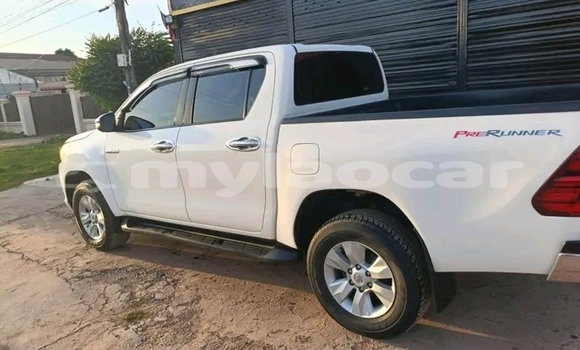 Buy Used Toyota Hilux White Car in Vientiane in Vientiane Province Buy Used Toyota Hilux White Car in Vientiane in Vientiane Province