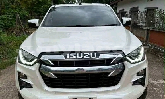 Buy Used Isuzu D–MAX White Car in Vientiane in Vientiane Province