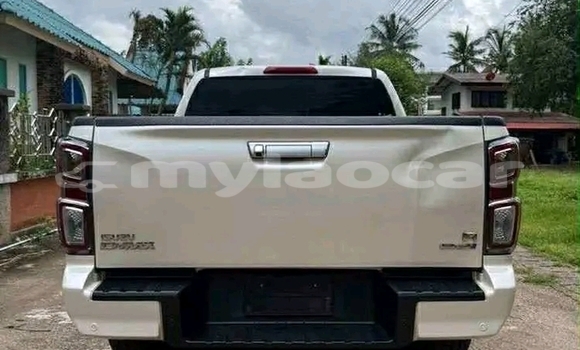 Buy Used Isuzu D–MAX White Car in Vientiane in Vientiane Province Buy Used Isuzu D–MAX White Car in Vientiane in Vientiane Province