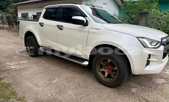 Buy Used Isuzu D–MAX White Car in Vientiane in Vientiane Province Buy Used Isuzu D–MAX White Car in Vientiane in Vientiane Province