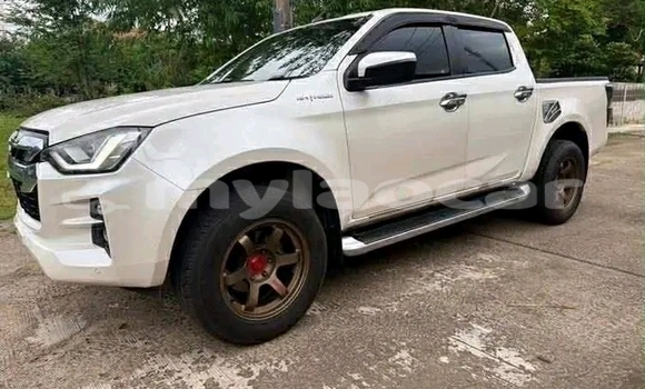 Buy Used Isuzu D–MAX White Car in Vientiane in Vientiane Province Buy Used Isuzu D–MAX White Car in Vientiane in Vientiane Province