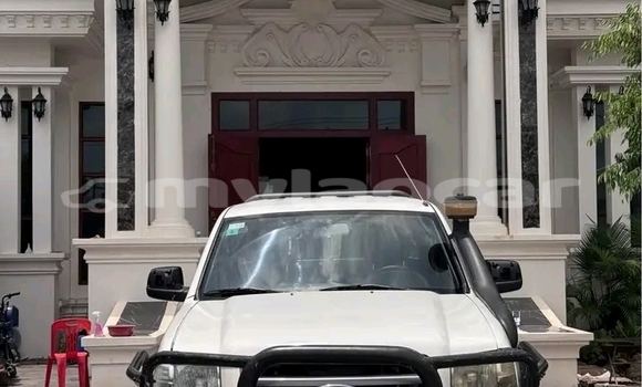 Buy Used Toyota Hilux White Car in Thakhek in Khammouan Province Buy Used Toyota Hilux White Car in Thakhek in Khammouan Province