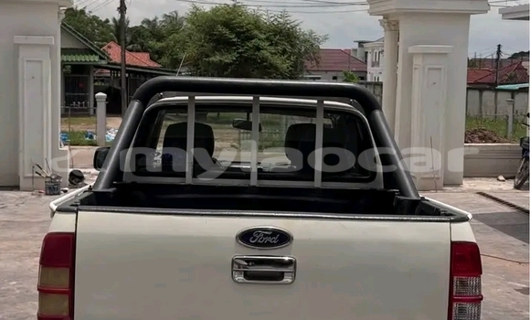 Buy Used Toyota Hilux White Car in Thakhek in Khammouan Province Buy Used Toyota Hilux White Car in Thakhek in Khammouan Province
