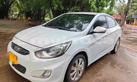 Buy Used Hyundai Accent White Car in Luang Namtha in Luang Namtha Province Buy Used Hyundai Accent White Car in Luang Namtha in Luang Namtha Province