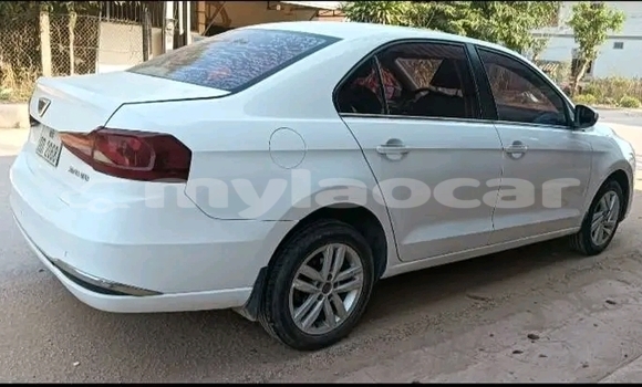 Buy Used Toyota Axio White Car in Huayxay in Bokeo Province