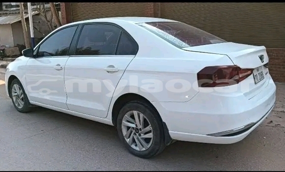 Buy Used Toyota Axio White Car in Huayxay in Bokeo Province Buy Used Toyota Axio White Car in Huayxay in Bokeo Province