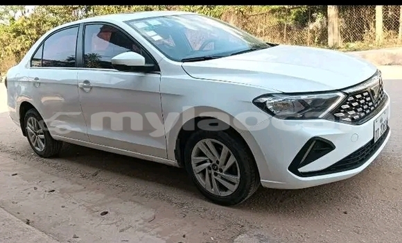 Buy Used Toyota Axio White Car in Huayxay in Bokeo Province Buy Used Toyota Axio White Car in Huayxay in Bokeo Province