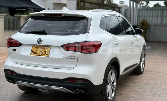 Acheter Occasion Voiture MG GS Blanc à Huayxay, Bokeo Province Acheter Occasion Voiture MG GS Blanc à Huayxay, Bokeo Province