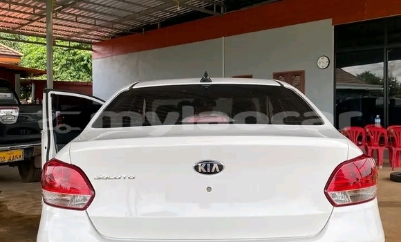 Acheter Occasion Voiture Kia Cadenza Blanc à Vientiane, Vientiane Province Acheter Occasion Voiture Kia Cadenza Blanc à Vientiane, Vientiane Province