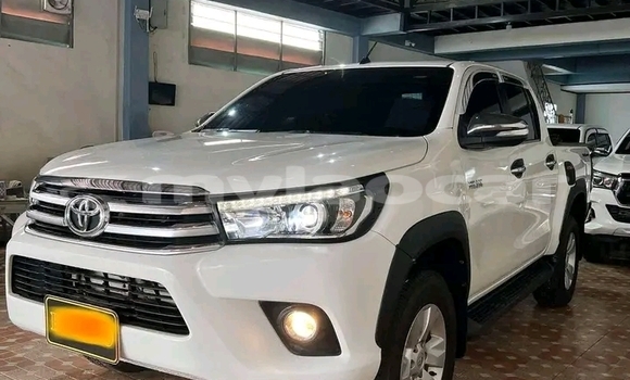 Buy Used Toyota Hiluxe Revo White Car in Vientiane in Vientiane Province Buy Used Toyota Hiluxe Revo White Car in Vientiane in Vientiane Province