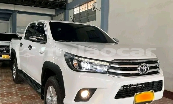 Buy Used Toyota Hiluxe Revo White Car in Vientiane in Vientiane Province Buy Used Toyota Hiluxe Revo White Car in Vientiane in Vientiane Province